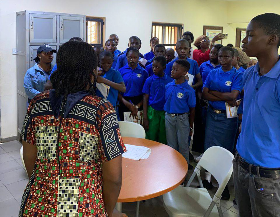 The excursion commenced with a visit to the University Library